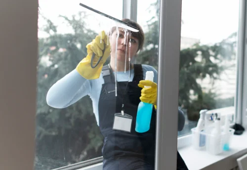 Nettoyage de vitres intérieures et extérieures à Ville-Dommange